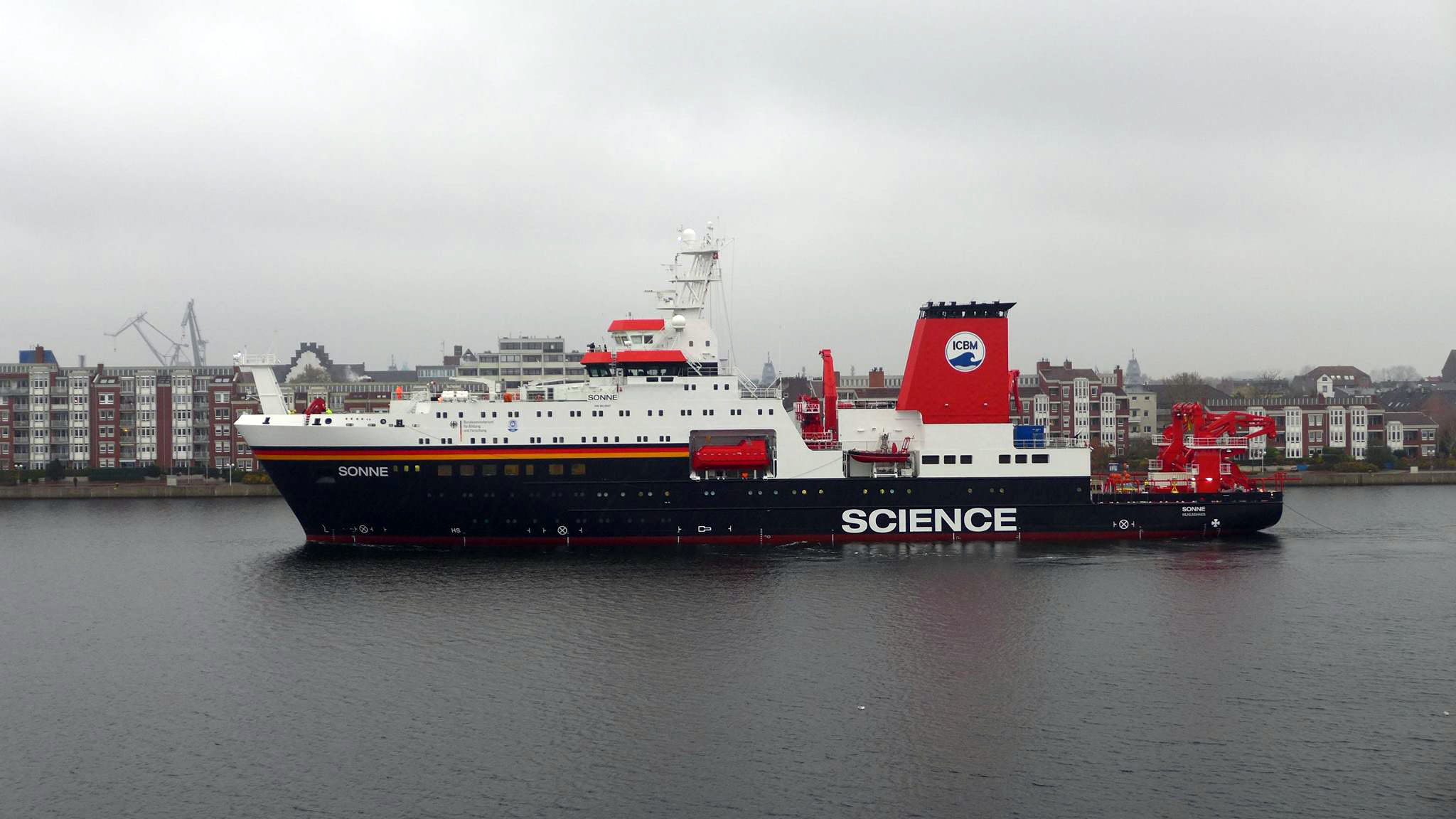 Einlaufen der SONNE in Wilhelmshaven am 16.11.14 um 15.00 Uhr.